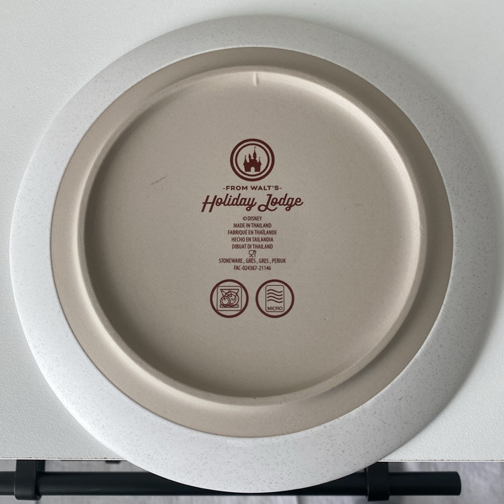 Disney Parks Walt’s Holiday Lodge Collection set of 4 salad plates - Picture 9 of 11